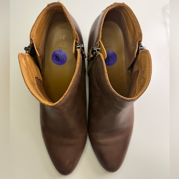 Frye Judith Double Zip Leather Ankle Boots Size 8.5 in Wheat - Picture 6 of 16